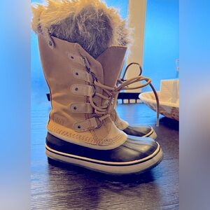 Sorel Tan and Black Winter Boots with Fur Lining